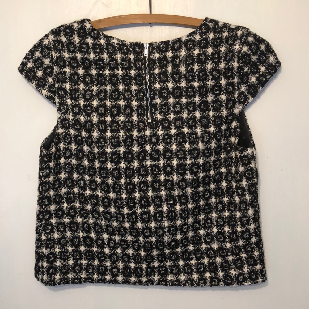 Bouclé Shell Top - Picture 2 of 4